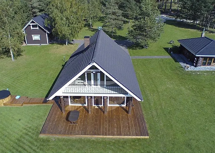 シャレー Maeekuela Jaerve Palkmaja