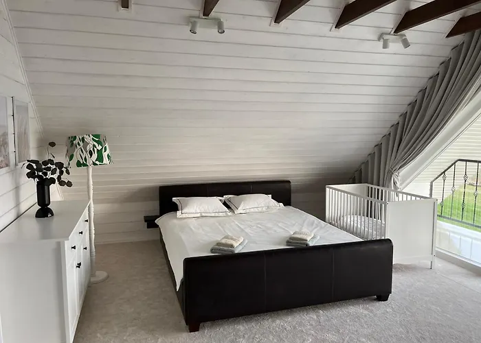 シャレー Maeekuela Jaerve Palkmaja