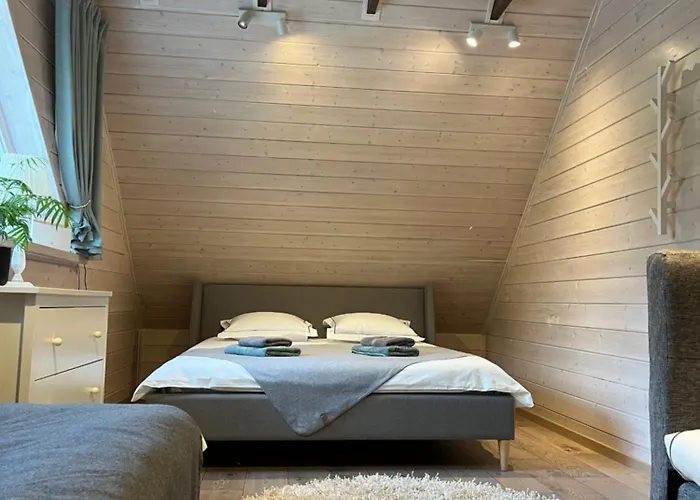 Maeekuela Jaerve Palkmaja *